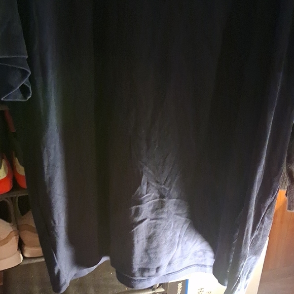 DKNY Men’s Dark Navy Crew Neck Short Sleeve Tee - Picture 2 of 9